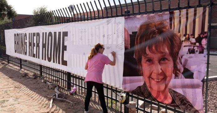 Fotografía de archivo de Savannah Guthrie y su madre Nancy Guthrie.