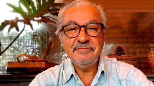 Mapa que muestra la ubicación estratégica del Estrecho de Ormuz en las rutas de transporte marítimo de petróleo.