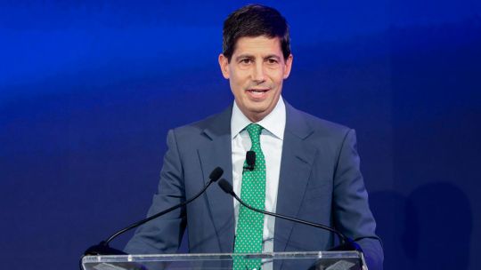 Kevin Warsh durante su audiencia ante el Comité Bancario del Senado de los Estados Unidos.